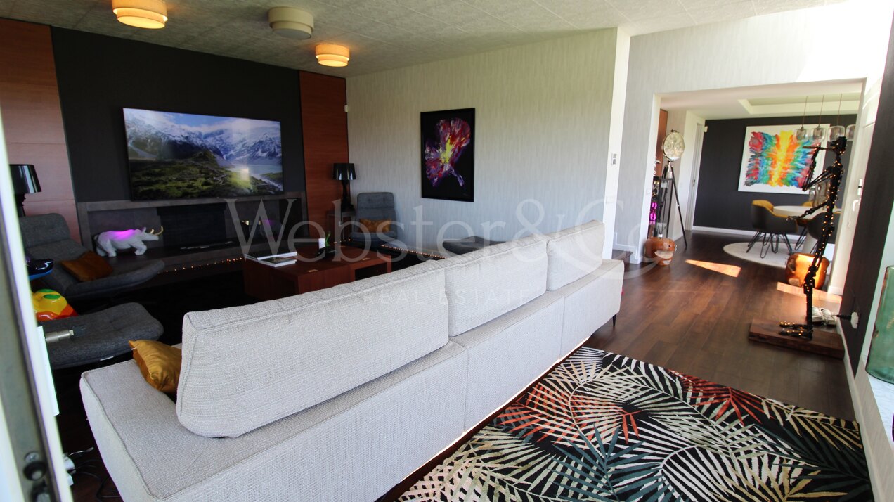 Exclusiva Villa en Primera Línea de Golf en Benahavís