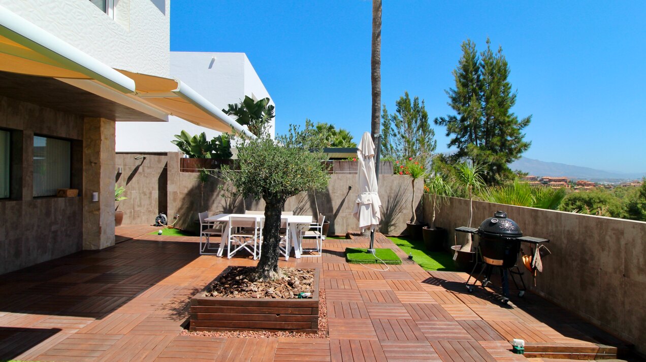 Villa with panoramic views on the first line of golf for sale in Nueva Atalaya, Benahavís