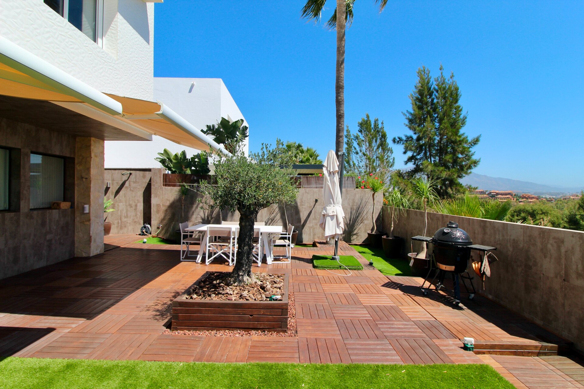 Villa with panoramic views on the first line of golf for sale in Nueva Atalaya, Benahavís