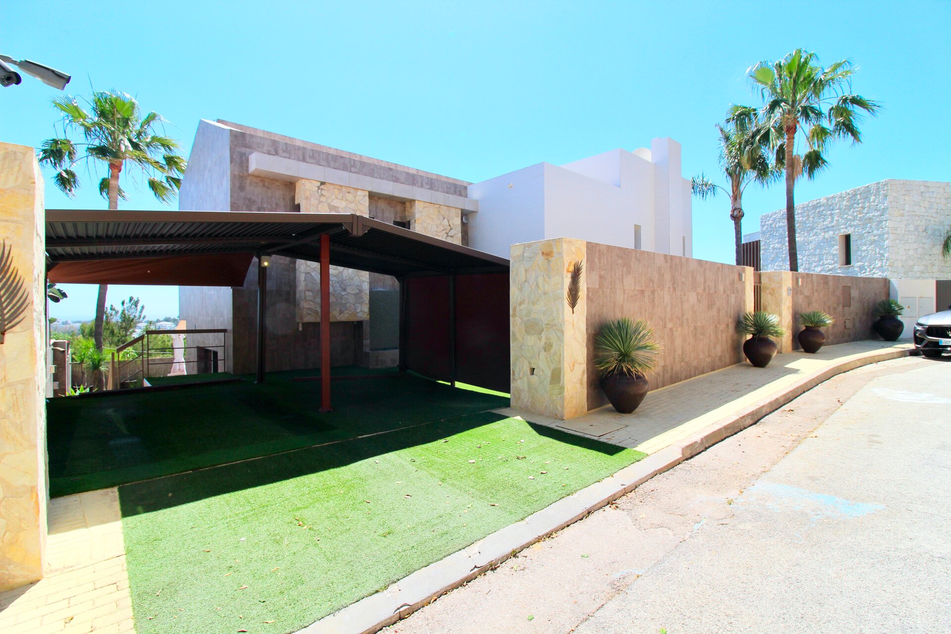 Villa with panoramic views on the first line of golf for sale in Nueva Atalaya, Benahavís