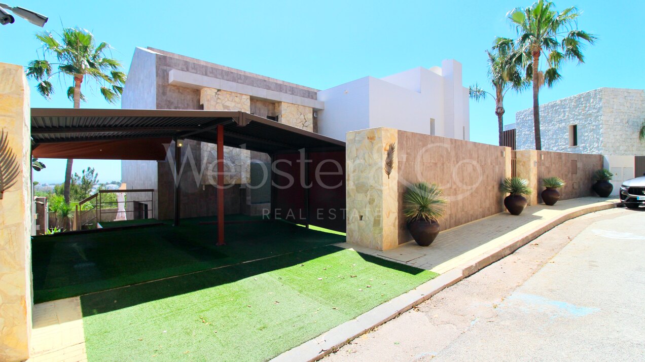 Exclusiva Villa en Primera Línea de Golf en Benahavís