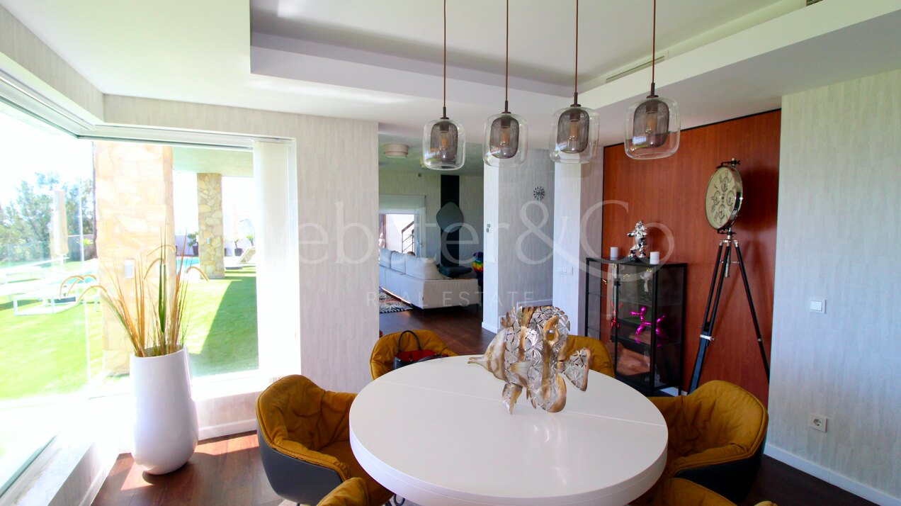 Exclusiva Villa en Primera Línea de Golf en Benahavís