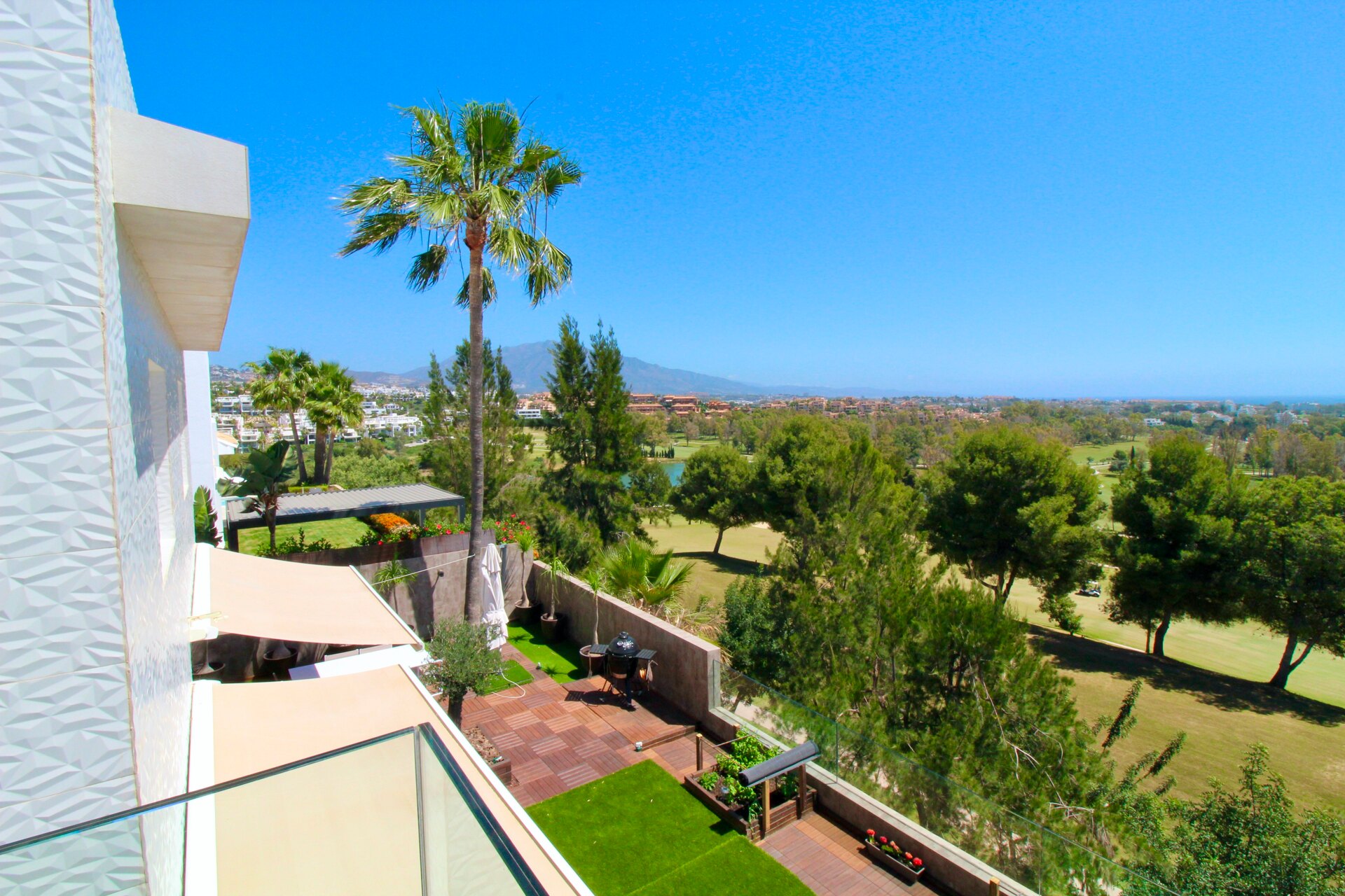 Villa with panoramic views on the first line of golf for sale in Nueva Atalaya, Benahavís