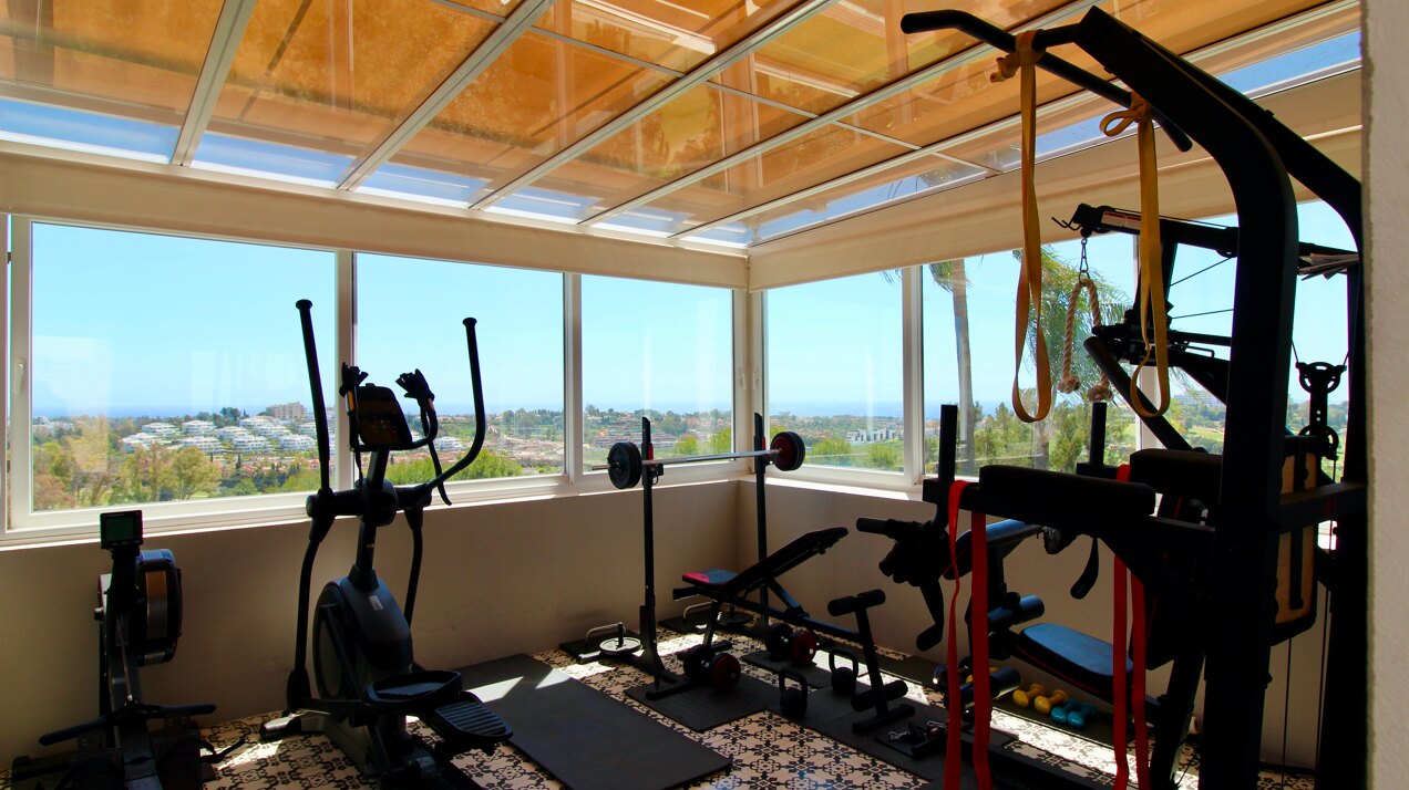 Villa with panoramic views on the first line of golf for sale in Nueva Atalaya, Benahavís