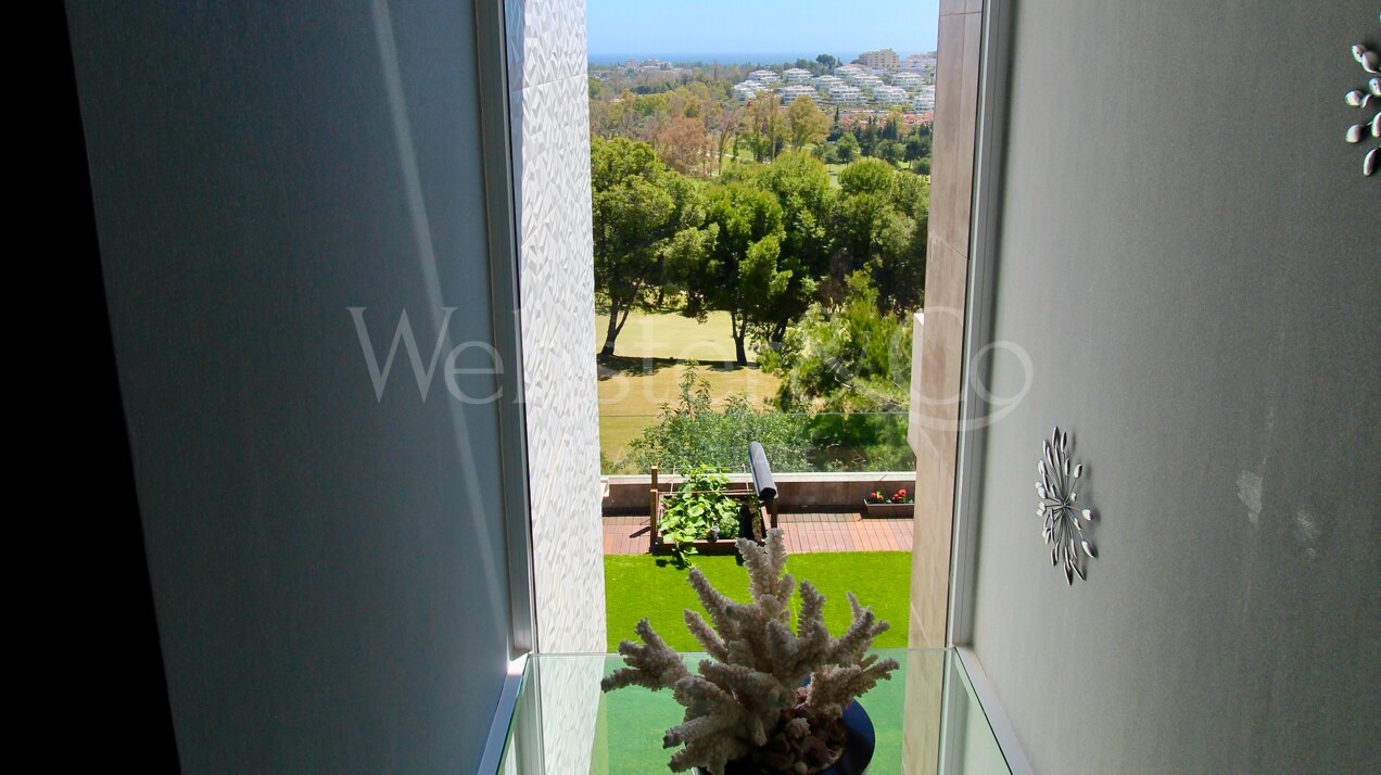 Exclusiva Villa en Primera Línea de Golf en Benahavís