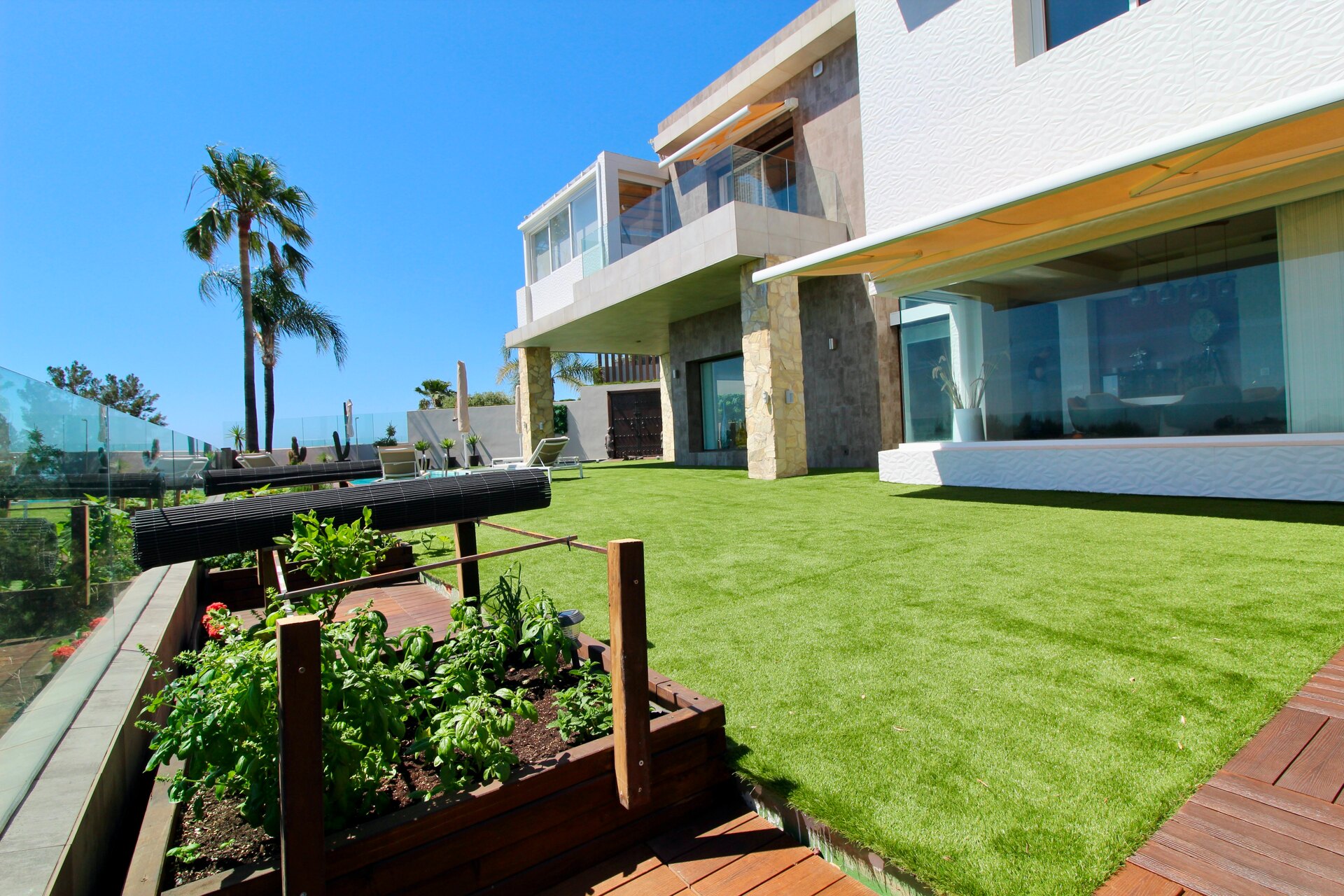 Villa with panoramic views on the first line of golf for sale in Nueva Atalaya, Benahavís