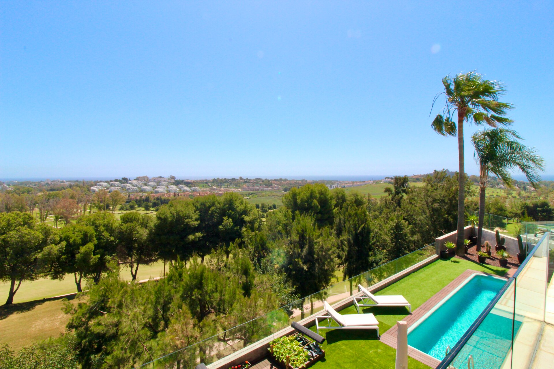 Villa with panoramic views on the first line of golf for sale in Nueva Atalaya, Benahavís