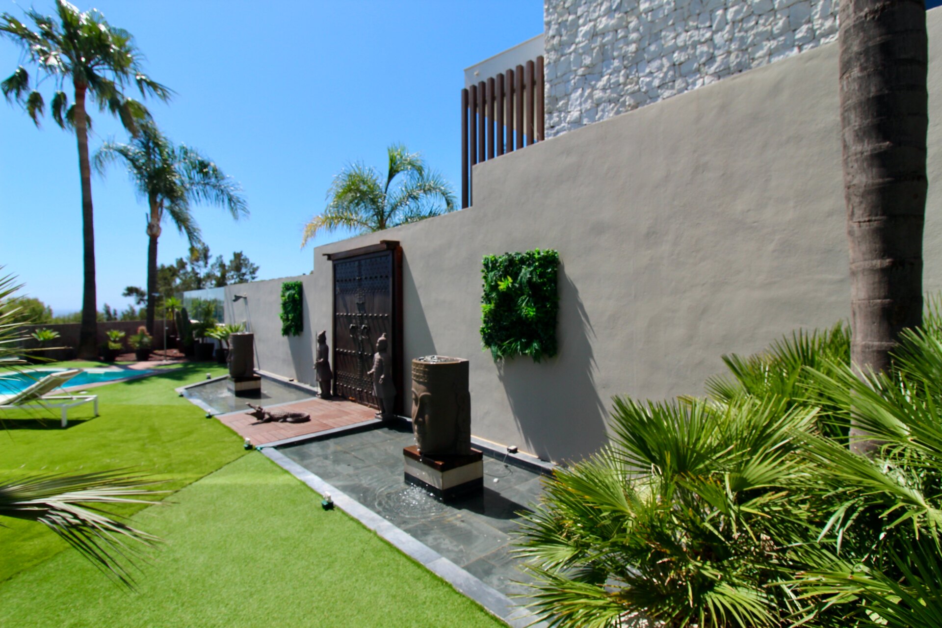 Villa with panoramic views on the first line of golf for sale in Nueva Atalaya, Benahavís