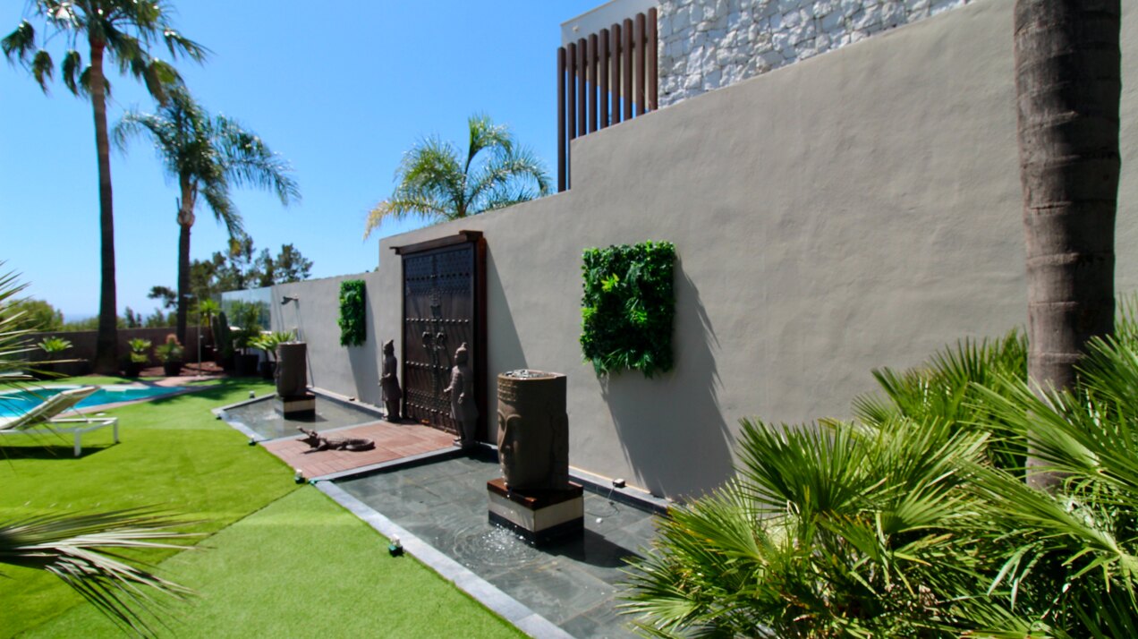 Villa with panoramic views on the first line of golf for sale in Nueva Atalaya, Benahavís