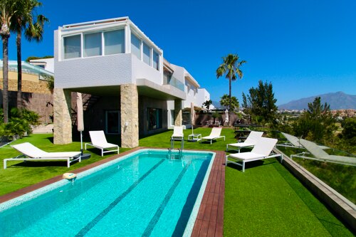 Villa with panoramic views on the first line of golf for sale in Nueva Atalaya, Benahavís