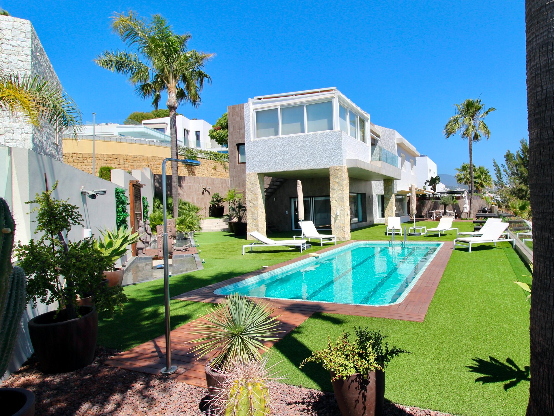 Villa with panoramic views on the first line of golf for sale in Nueva Atalaya, Benahavís