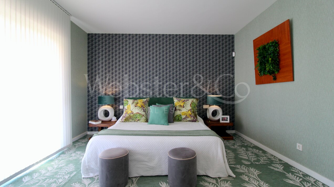 Exclusiva Villa en Primera Línea de Golf en Benahavís