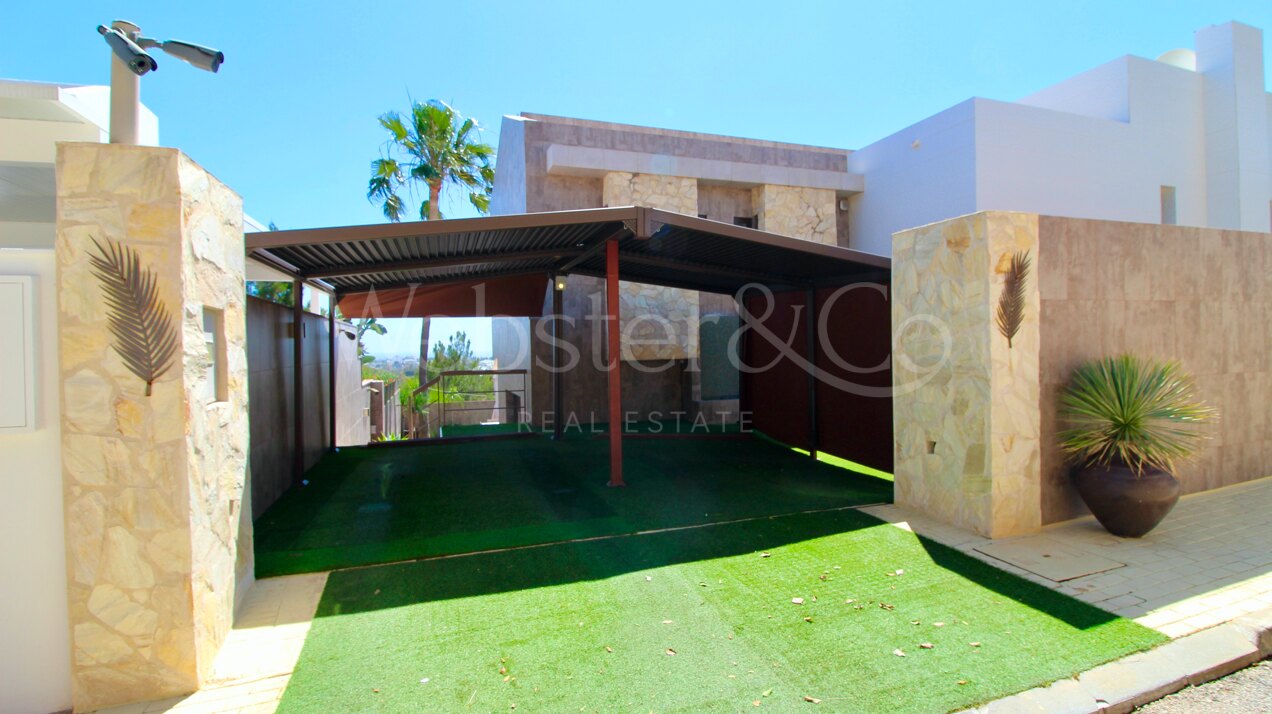 Exclusiva Villa en Primera Línea de Golf en Benahavís