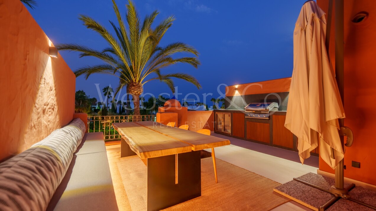 Casa Altos - Renovated Townhouse on the Golden Mile