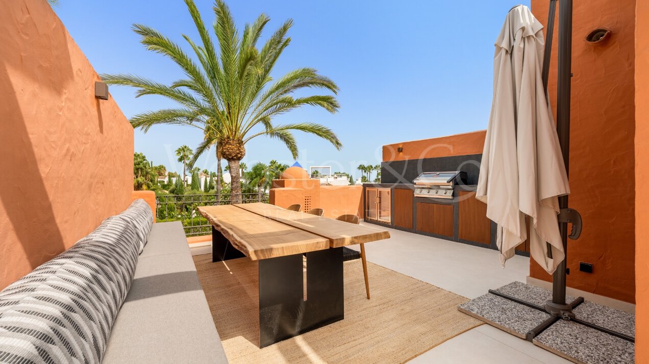 Casa Altos - Renovated Townhouse on the Golden Mile