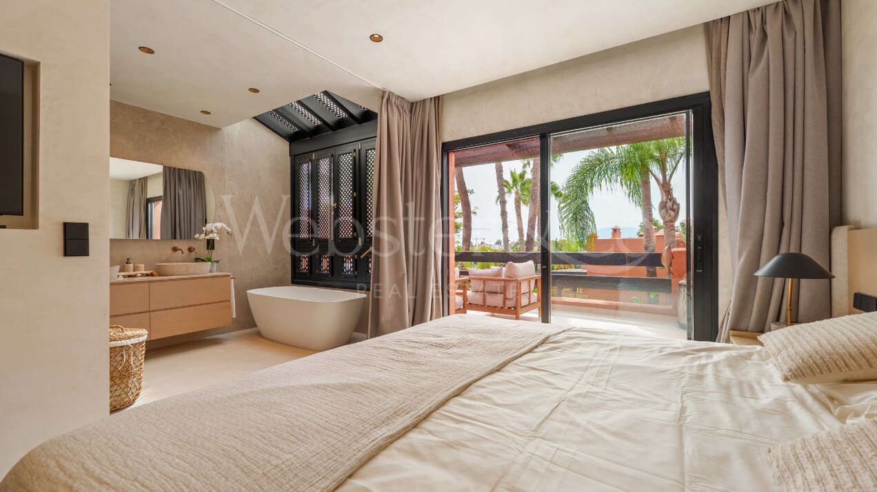 Casa Altos - Renovated Townhouse on the Golden Mile