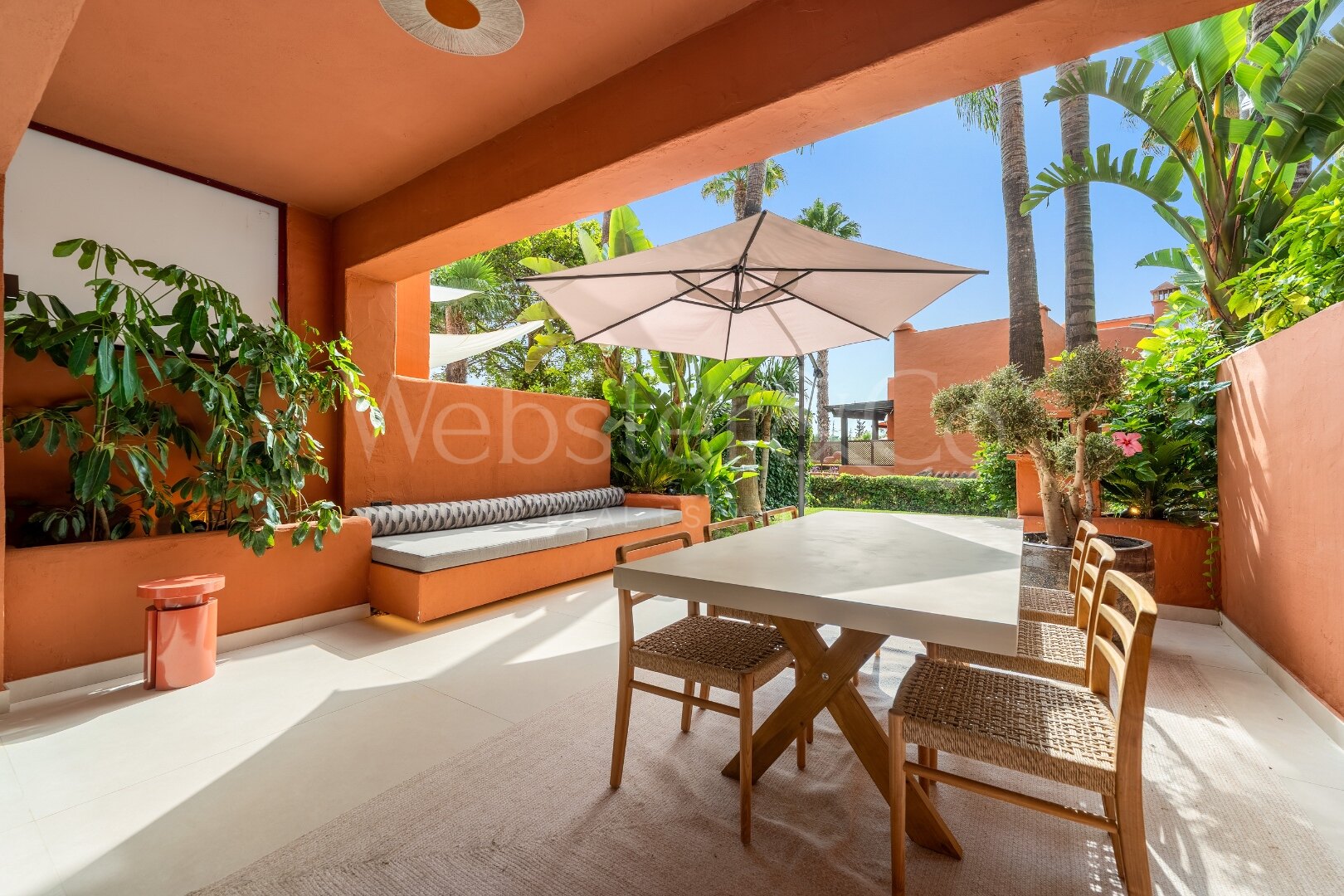 Casa Altos – Adosado Renovado en la Milla de Oro