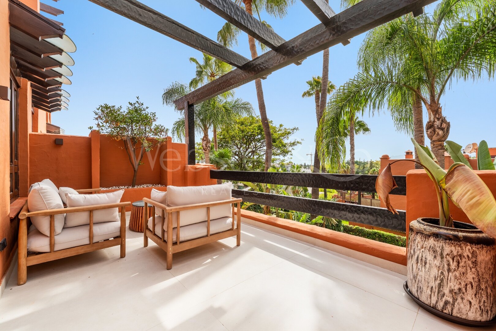 Casa Altos – Adosado Renovado en la Milla de Oro