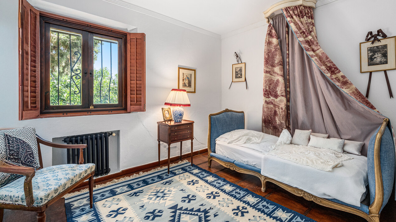Enchanting blend of rustic elegance & modern comfort