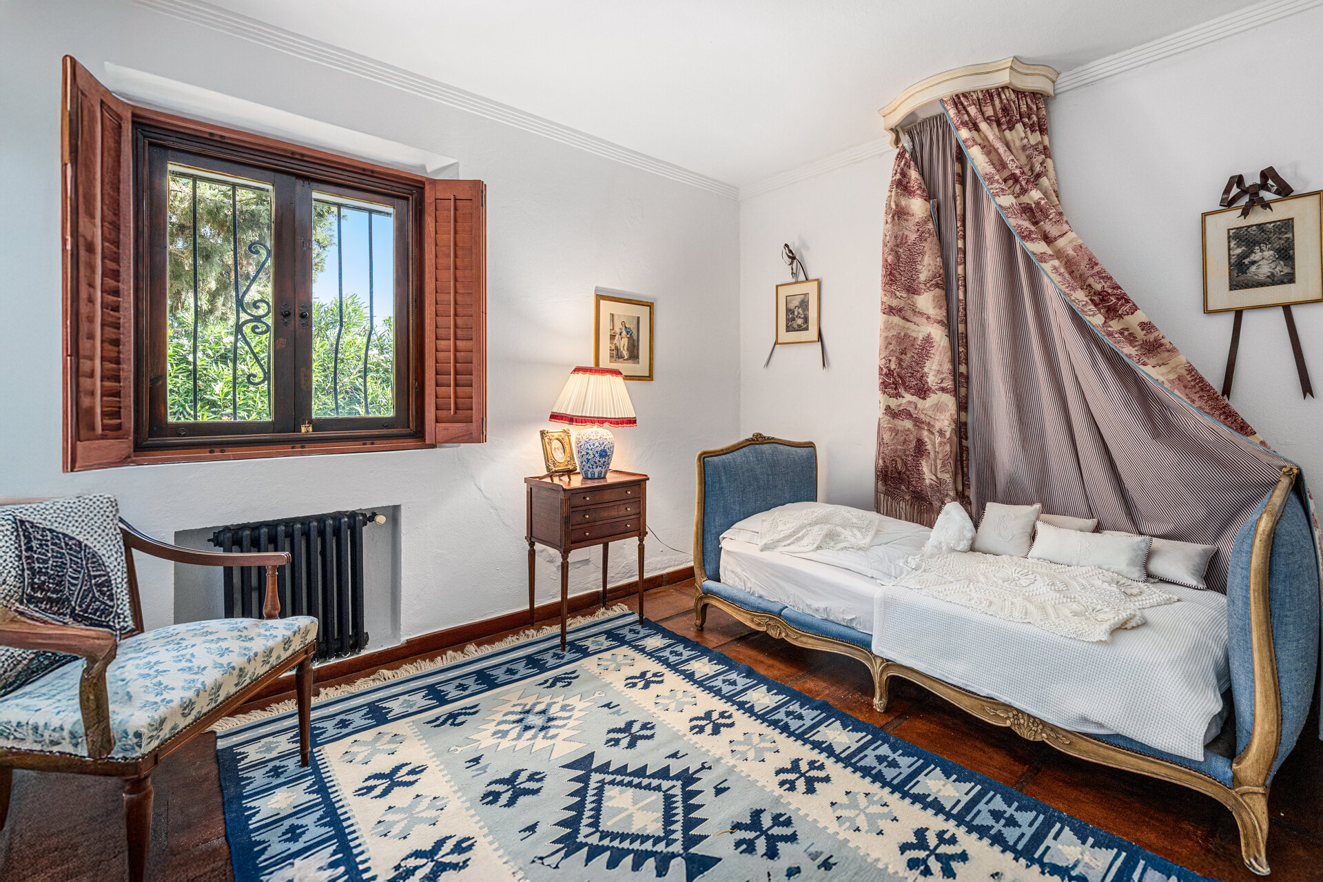 Enchanting blend of rustic elegance & modern comfort