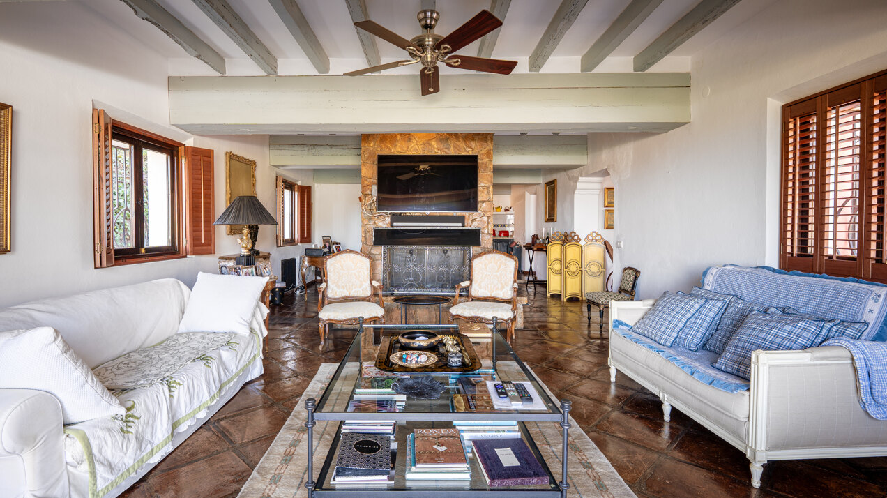 Enchanting blend of rustic elegance & modern comfort