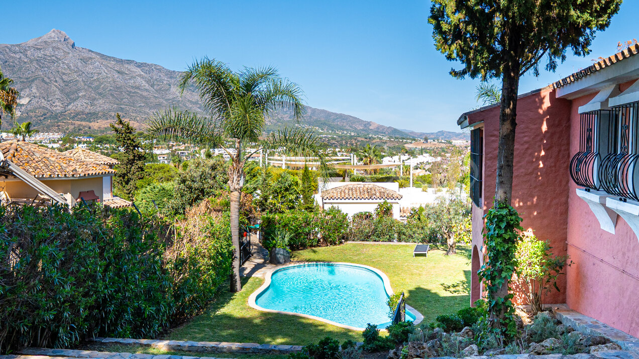 Villa Olivares - Spanish Charm in Nueva Andalucia