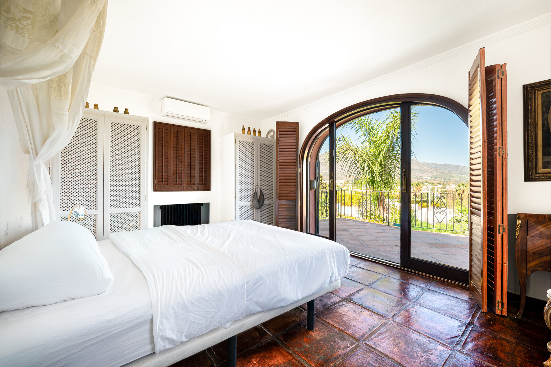Enchanting blend of rustic elegance & modern comfort