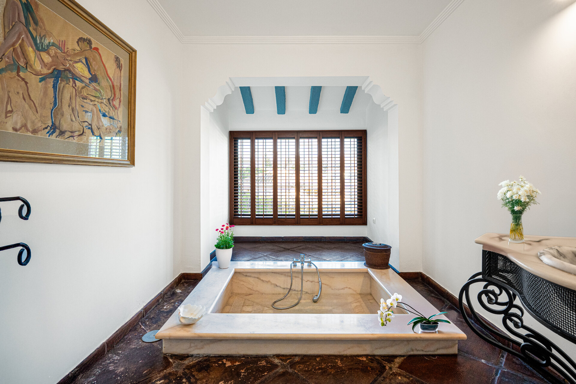 Enchanting blend of rustic elegance & modern comfort