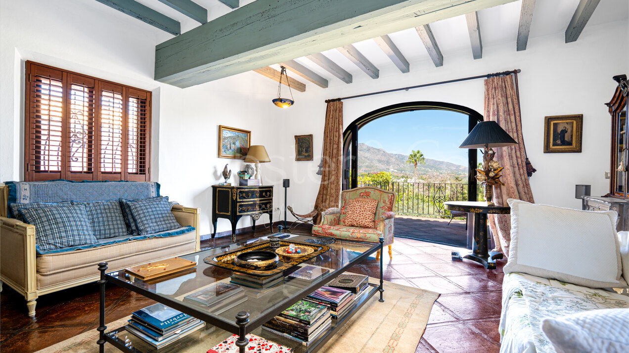 Villa Olivares - Spanish Charm in Nueva Andalucia