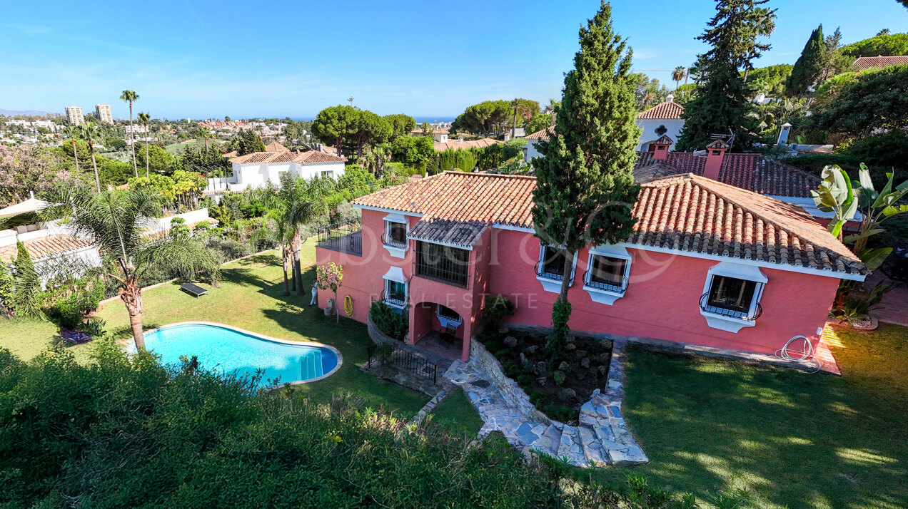 Villa Olivares - Spanish Charm in Nueva Andalucia