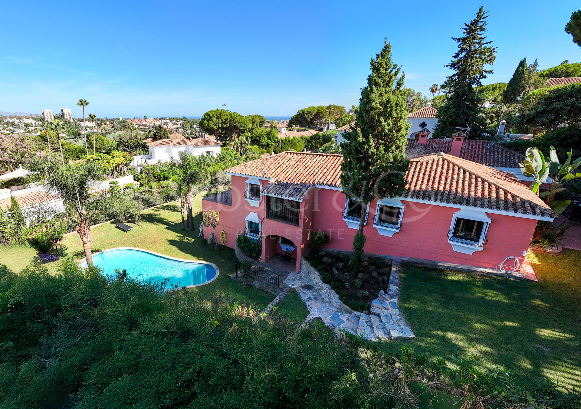 Villa Olivares - Spanish Charm in Nueva Andalucia