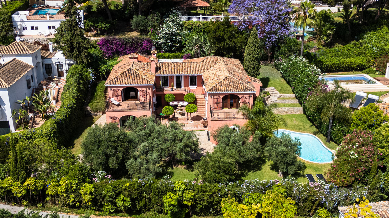 Enchanting blend of rustic elegance & modern comfort