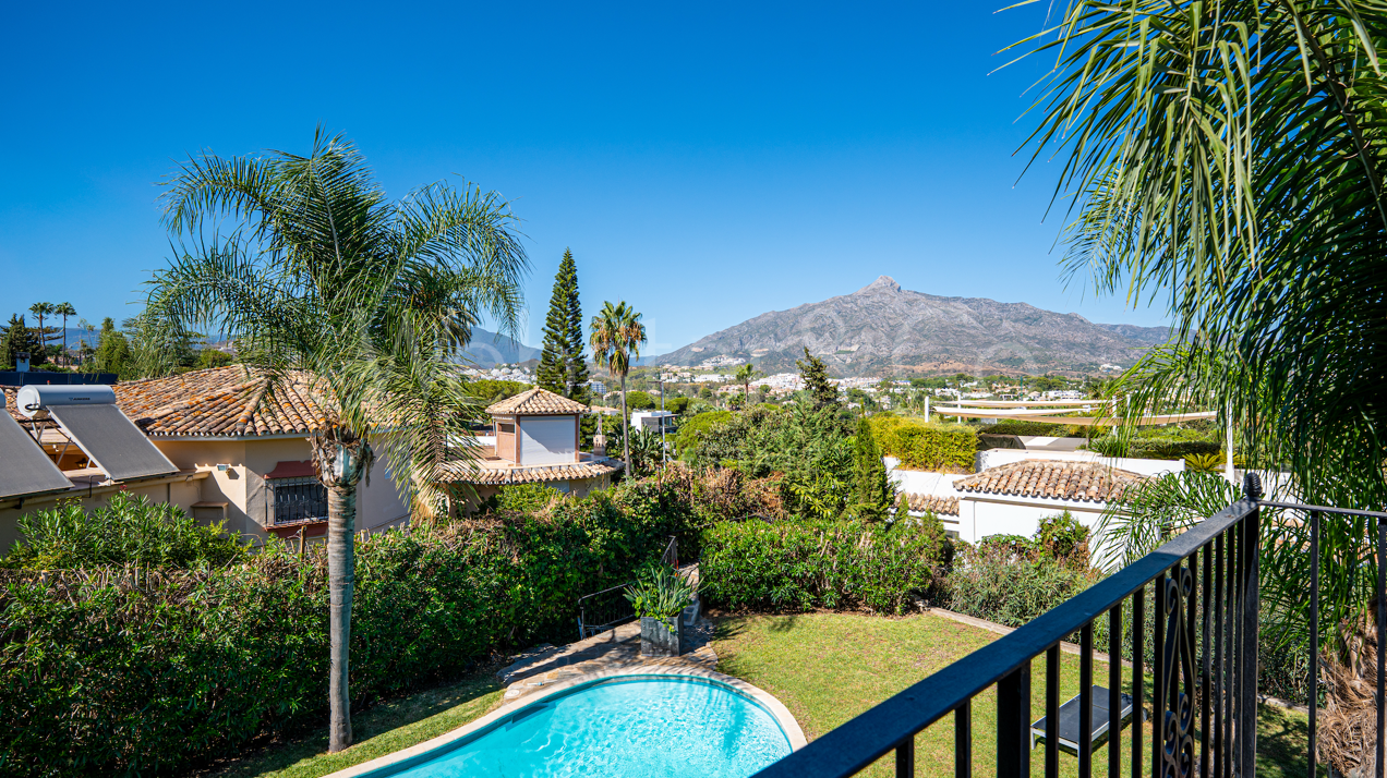 Villa Olivares - Spanish Charm in Nueva Andalucia