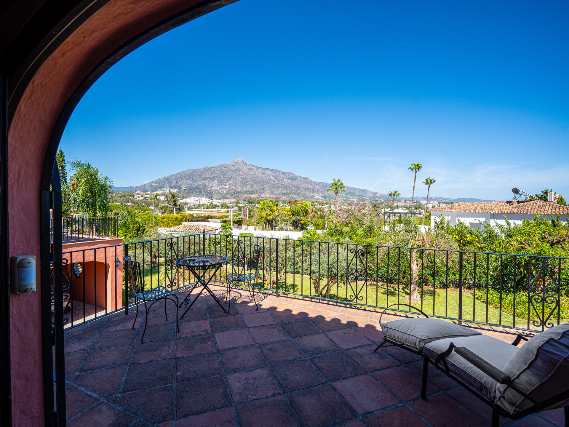 Villa Olivares - Spanish Charm in Nueva Andalucia