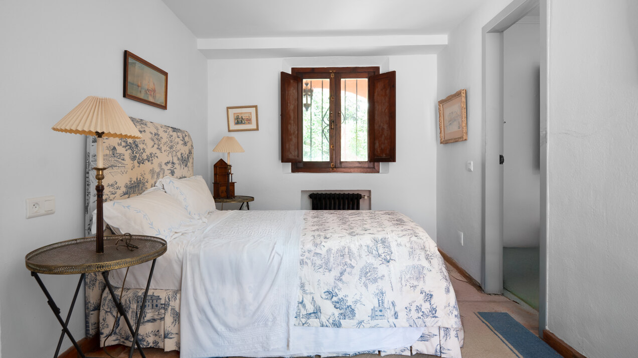 Enchanting blend of rustic elegance & modern comfort