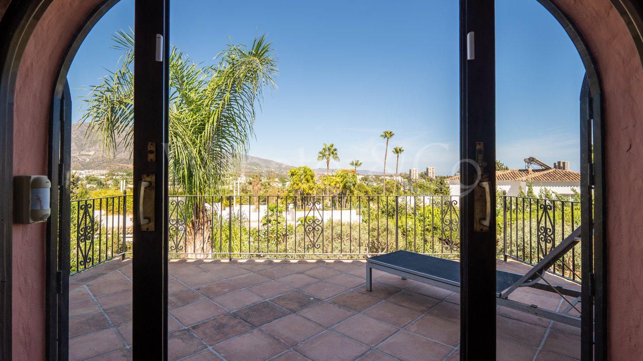 Villa Olivares - Spanish Charm in Nueva Andalucia