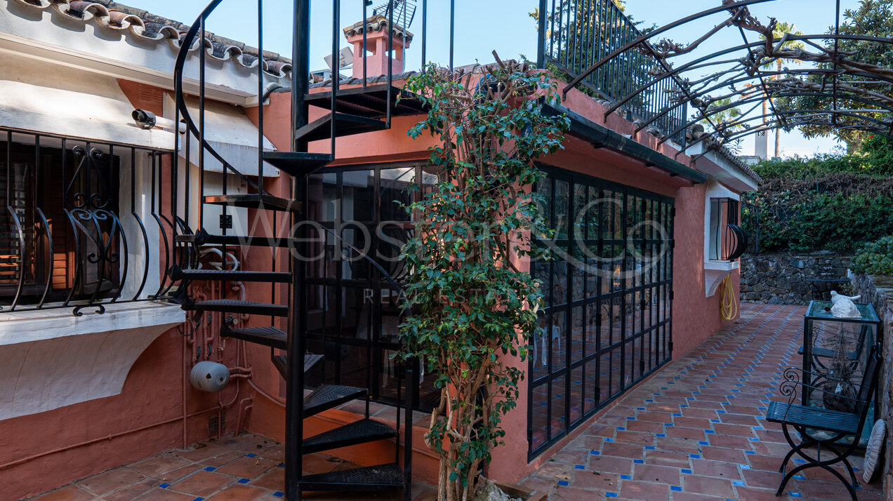 Villa Olivares - Spanish Charm in Nueva Andalucia