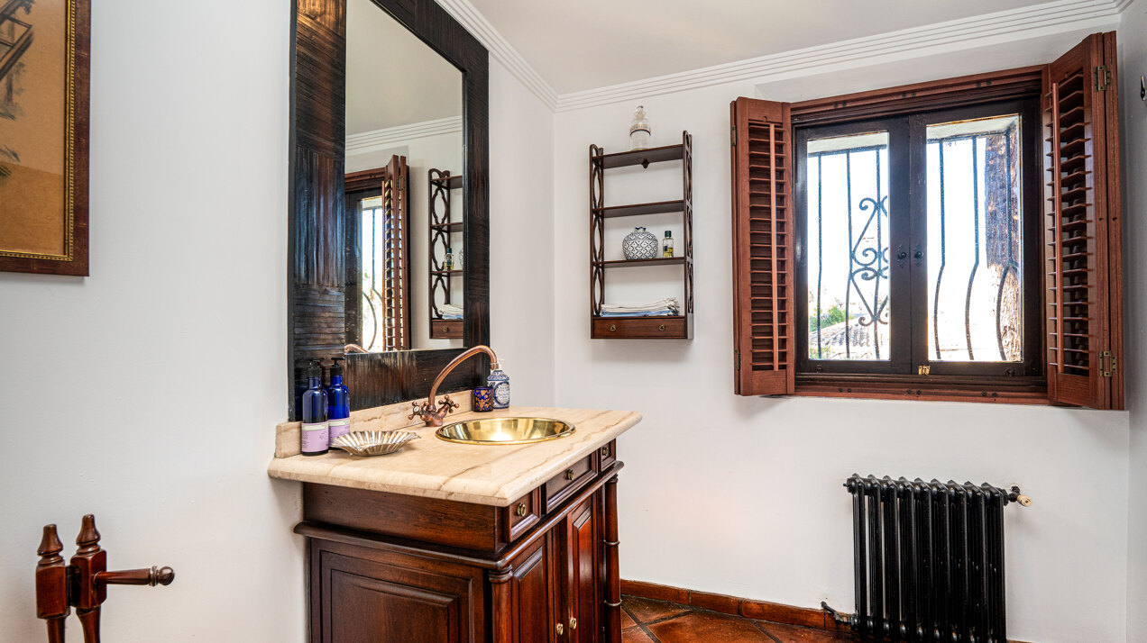 Enchanting blend of rustic elegance & modern comfort