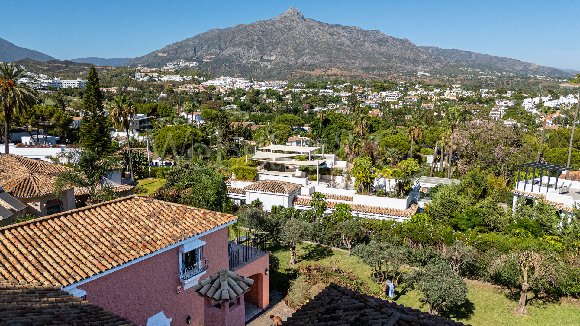 Villa Olivares - Spanish Charm in Nueva Andalucia