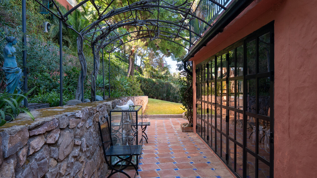 Enchanting blend of rustic elegance & modern comfort