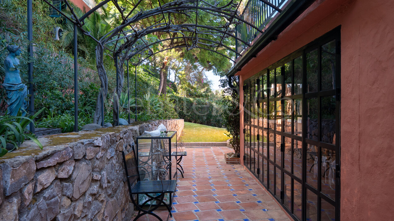 Villa Olivares - Spanish Charm in Nueva Andalucia