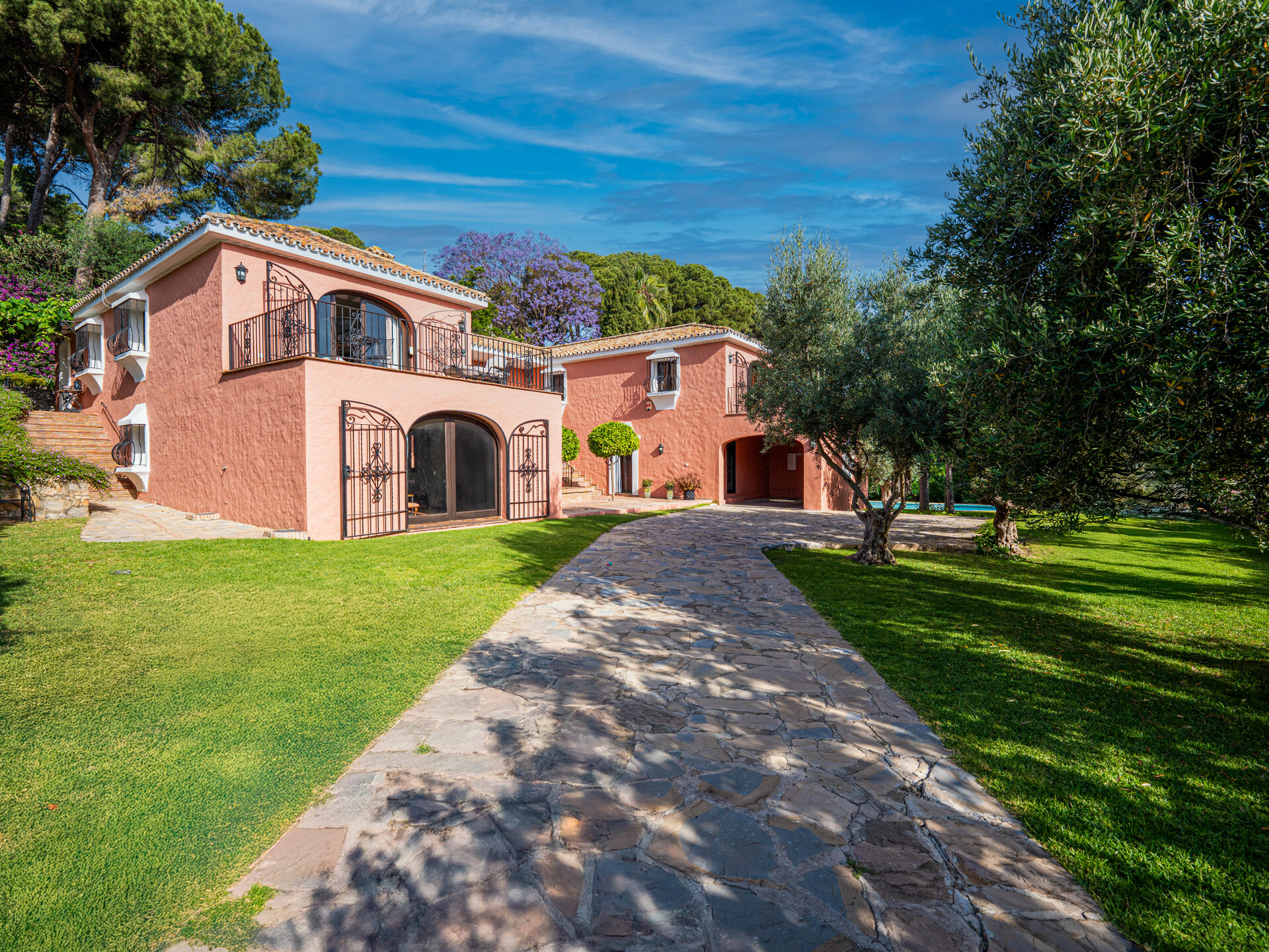 Enchanting blend of rustic elegance & modern comfort
