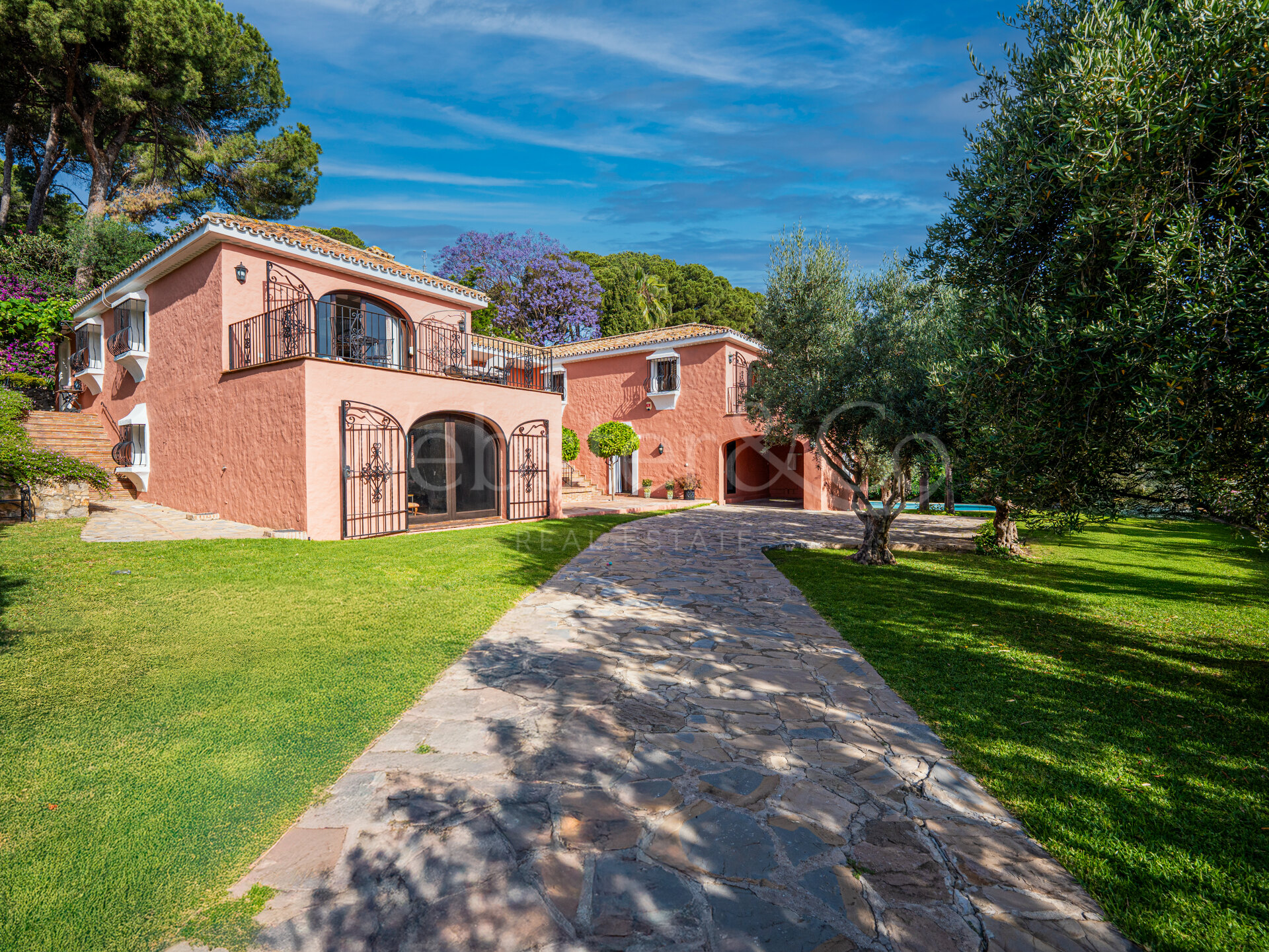 Villa Olivares - Spanish Charm in Nueva Andalucia