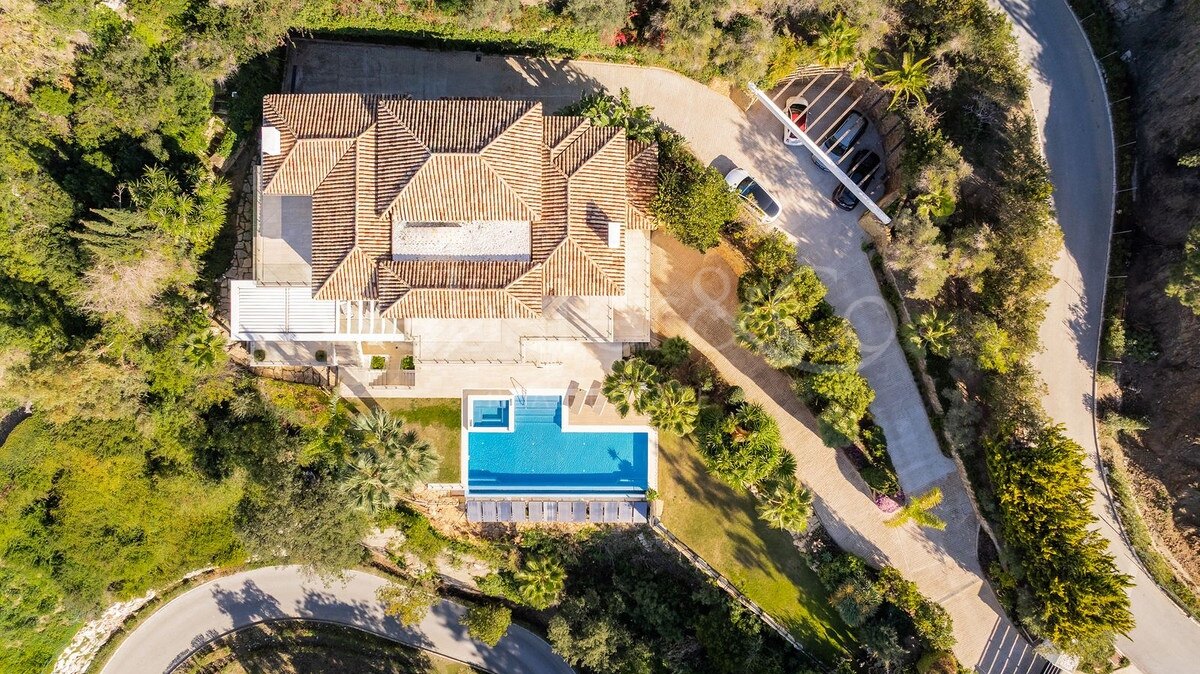 Villa Luz - Beautiful Home in La Zagaleta