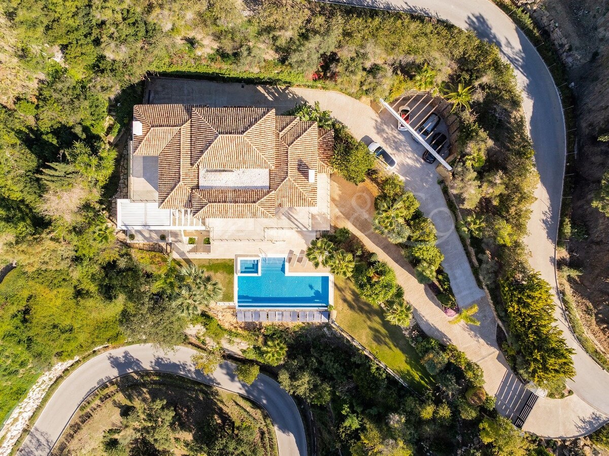 Villa Luz - Beautiful Home in La Zagaleta