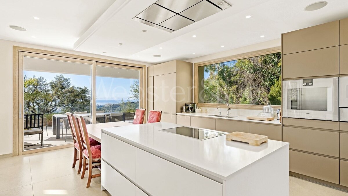 Villa Luz - Beautiful Home in La Zagaleta