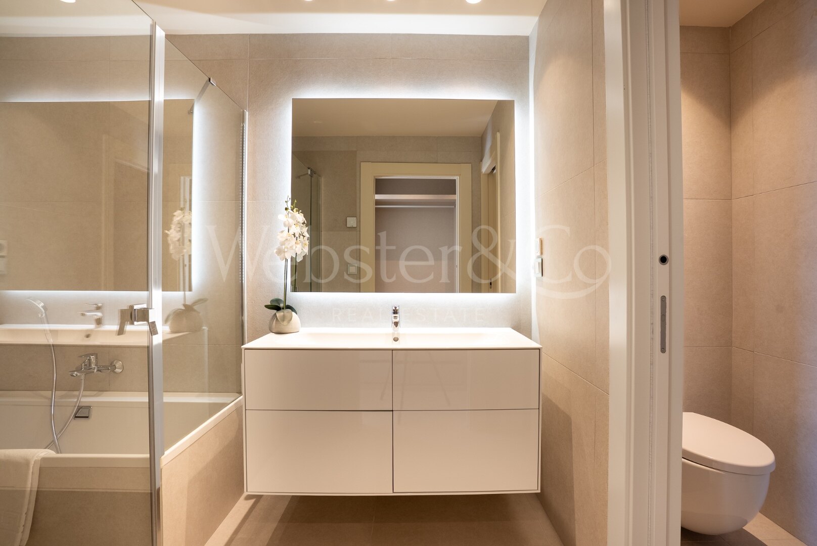 Penthouse Velaya - Frontline Beach Home, Estepona