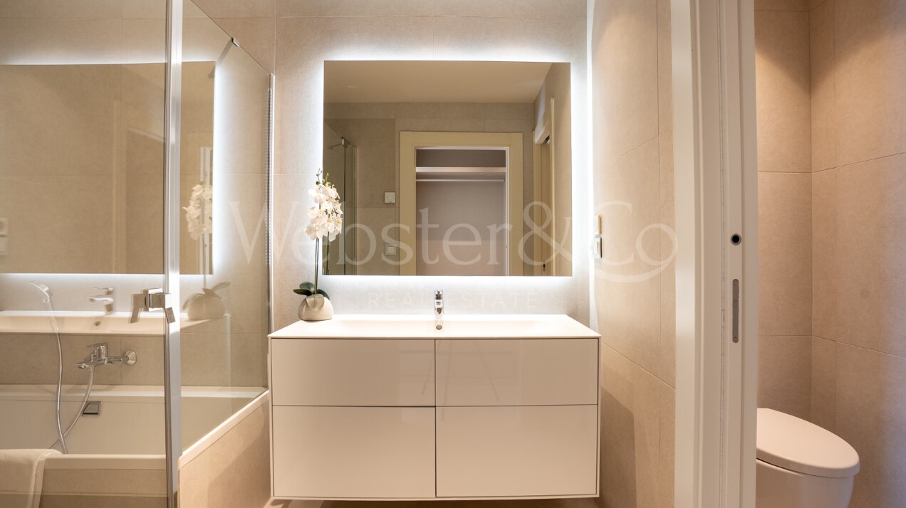 Penthouse Velaya - Frontline Beach Home, Estepona