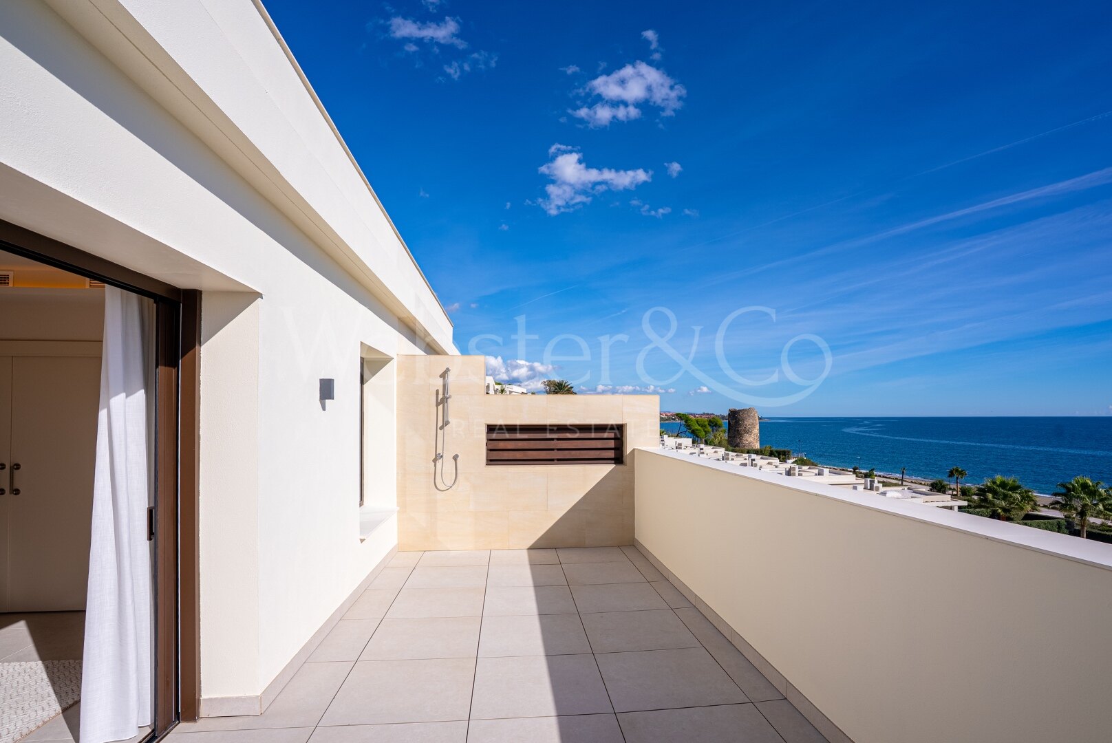 Penthouse Velaya - Frontline Beach Home, Estepona