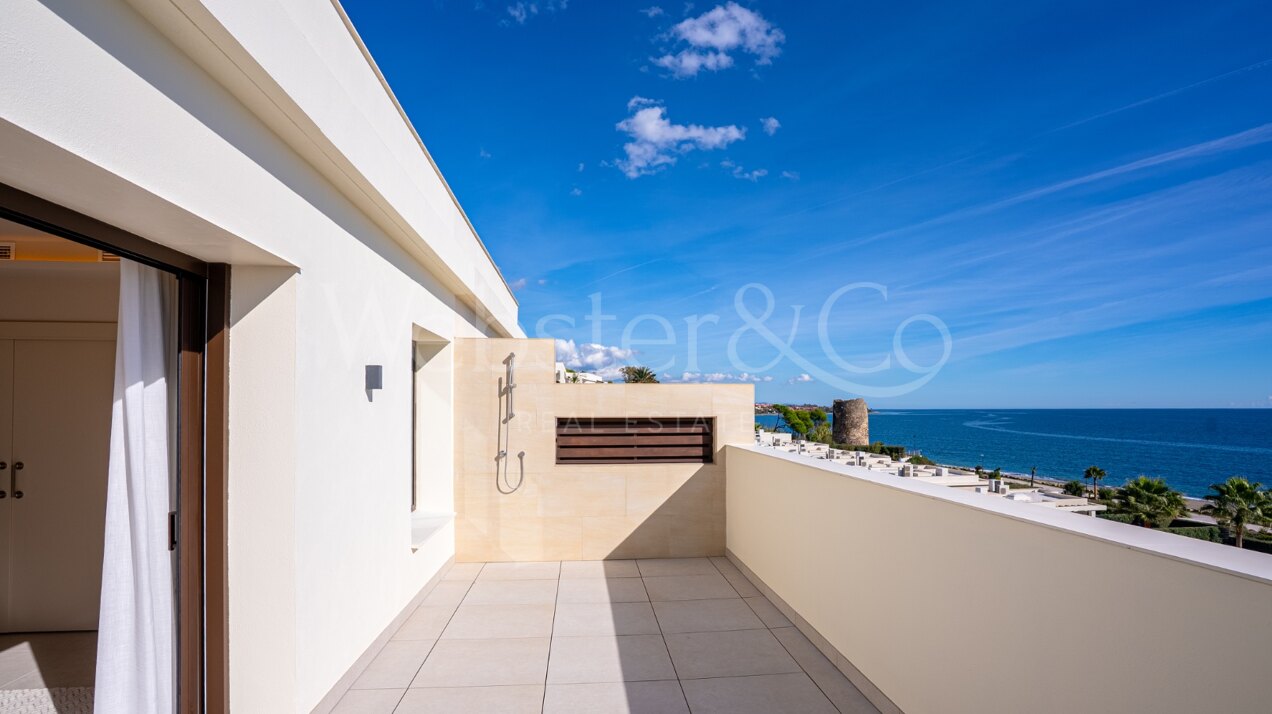 Penthouse Velaya - Frontline Beach Home, Estepona